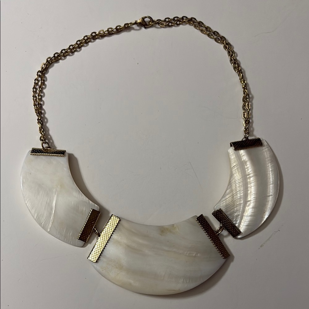 Elegant White and Gold Necklace